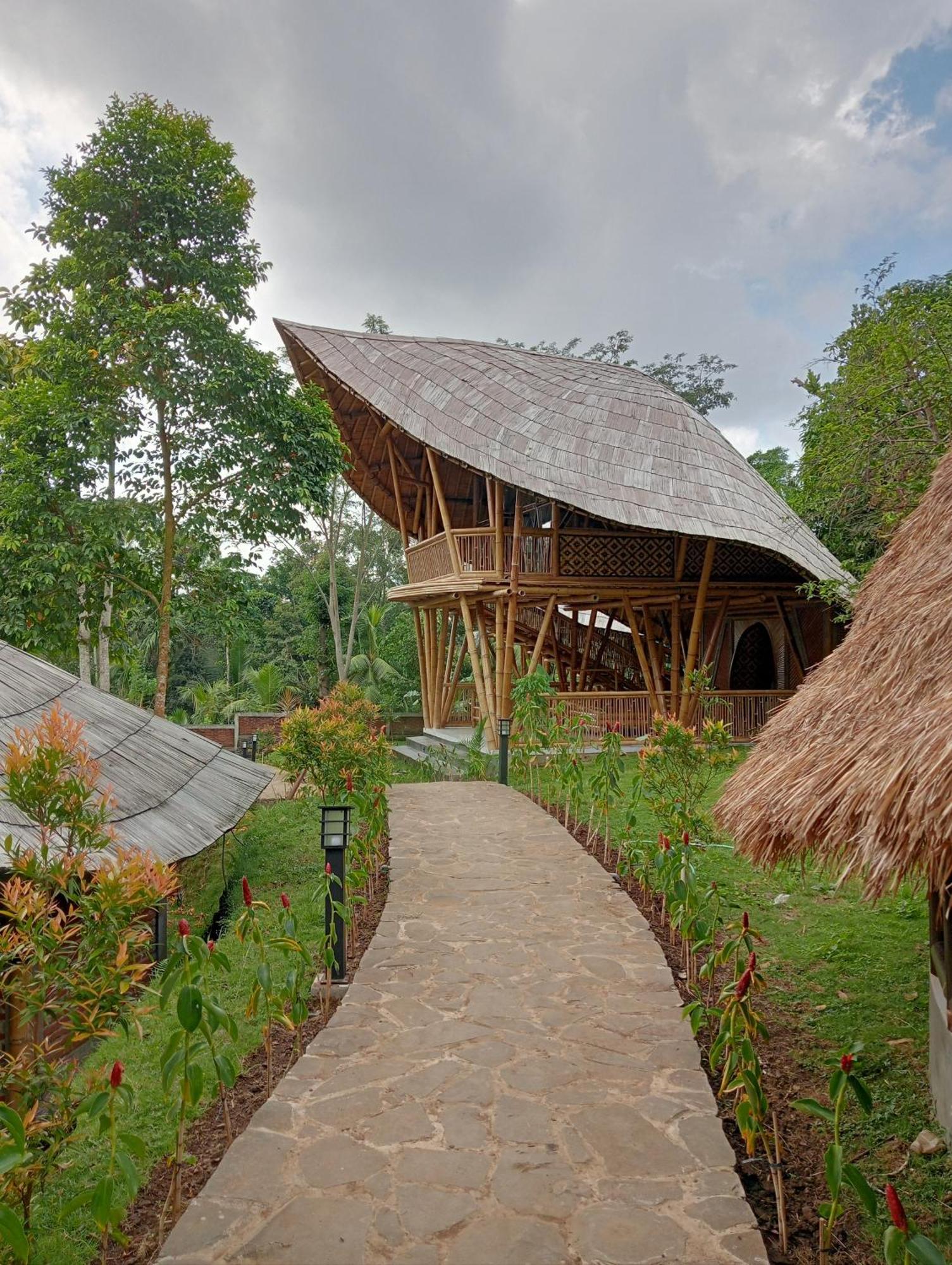The Osing Bamboo Resort - A Liberta Collection بانيووانجى المظهر الخارجي الصورة